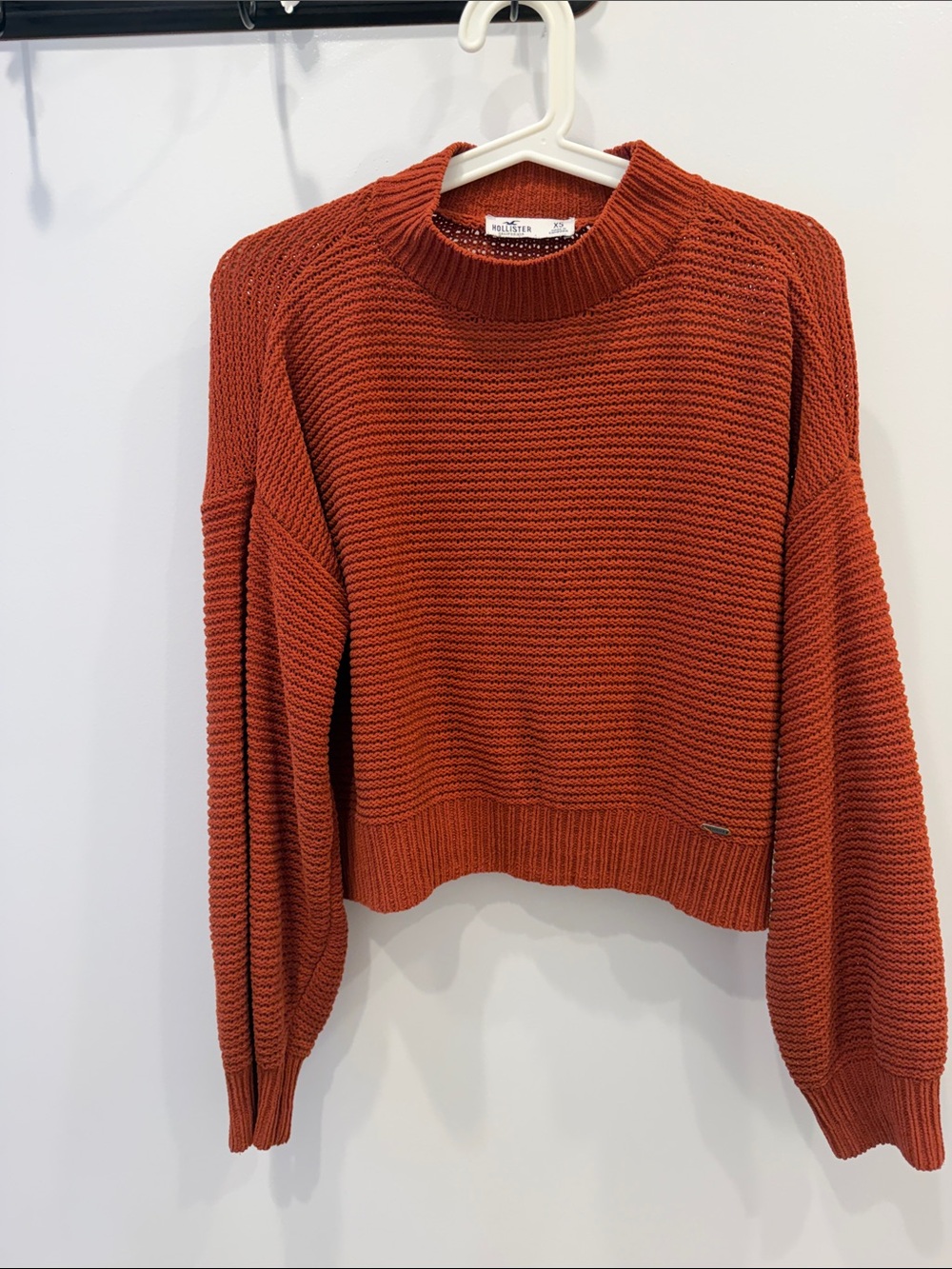 Hollister Textured Cropped Crewneck Sweater in Rust Orange